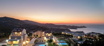 Blue Hills Villas by Estia Yellow 2