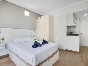 Iron/ironing board, WiFi, bed sheets - Carihuela Park Palace - Studio with terrace, close to the beach (Torremolinos)