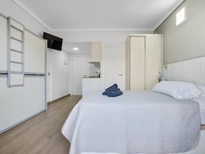 Ferros/tábuas de passar roupa, acesso à internet, roupa de cama