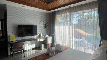 Zimmer, Nichtraucher, Poolblick | Laptopgeeigneter Arbeitsplatz, kostenloses WLAN