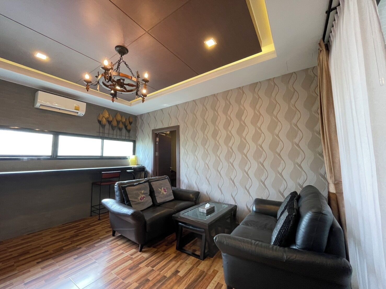 Suite, Private Bathroom, Garden View | Laptop workspace, free WiFi