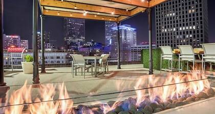 Deluxe 2 Bedroom at The Marquee
For Super Bowl Week February 3 - 10, 2025
