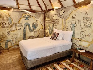 Literie de qualité, coffre-fort, décor unique, ameublement unique