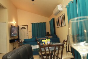 Interior - Phil's Hideaway #2-Charming 2-BR house with AC and WiFi in delightful Portmore (Portmore)