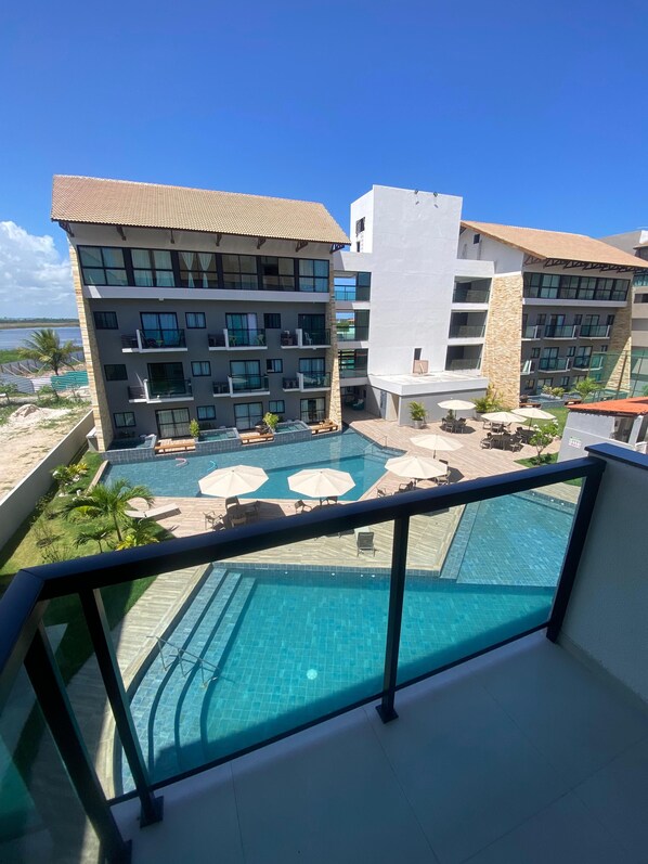 คอมฟอร์ทอพาร์ทเมนท์, วิวทะเลสาบ | ลานระเบียง/นอกชาน