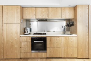 Kühlschrank, Mikrowelle, Ofen, Geschirrspüler