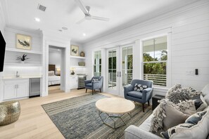 Casa, piscina particular | Área de estar | Smart TV 65 polegadas com canais digitais, Netflix, Hulu