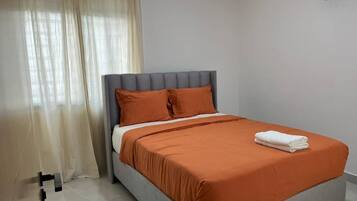 3 bedrooms, iron/ironing board, WiFi, bed sheets