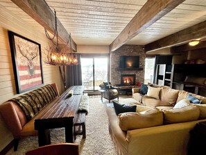 Smart TV, fireplace