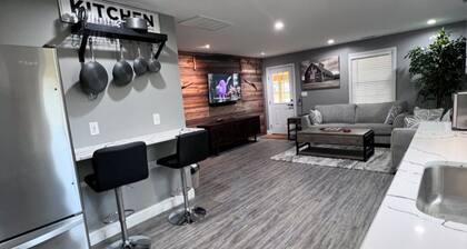 Charming 2-bedroom bungalow in Smithfield with AC, WiFi, washer and dryer