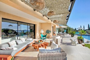 Outdoor dining - Villa Bayugita, Grimaud, France (Grimaud)