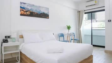 Skrivebord og sengetøy