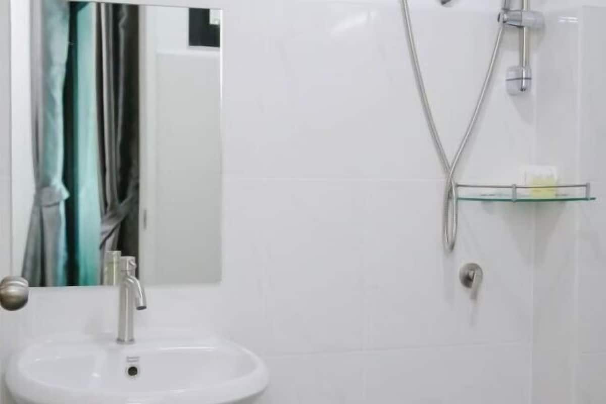 Shower, free toiletries, towels, soap