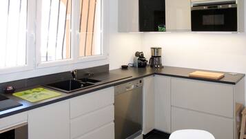 Réfrigérateur, micro-ondes, four, lave-vaisselle