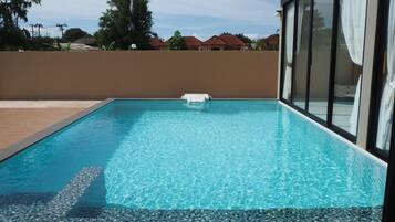 别墅, 私人游泳池, 泳池景观 | 浴室