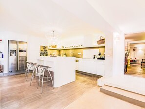 Fridge, microwave, oven, dishwasher - Villa La Romane by Interhome (Ramatuelle)