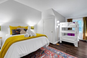 6 bedrooms, iron/ironing board, free WiFi, bed sheets