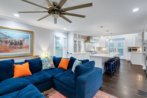 Smart TV, fireplace, table tennis - 14 Beds Game Room Fire Pit (Louisville)