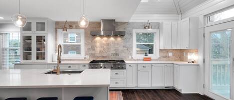 Frigorífic, microones, forn i placa de cuina