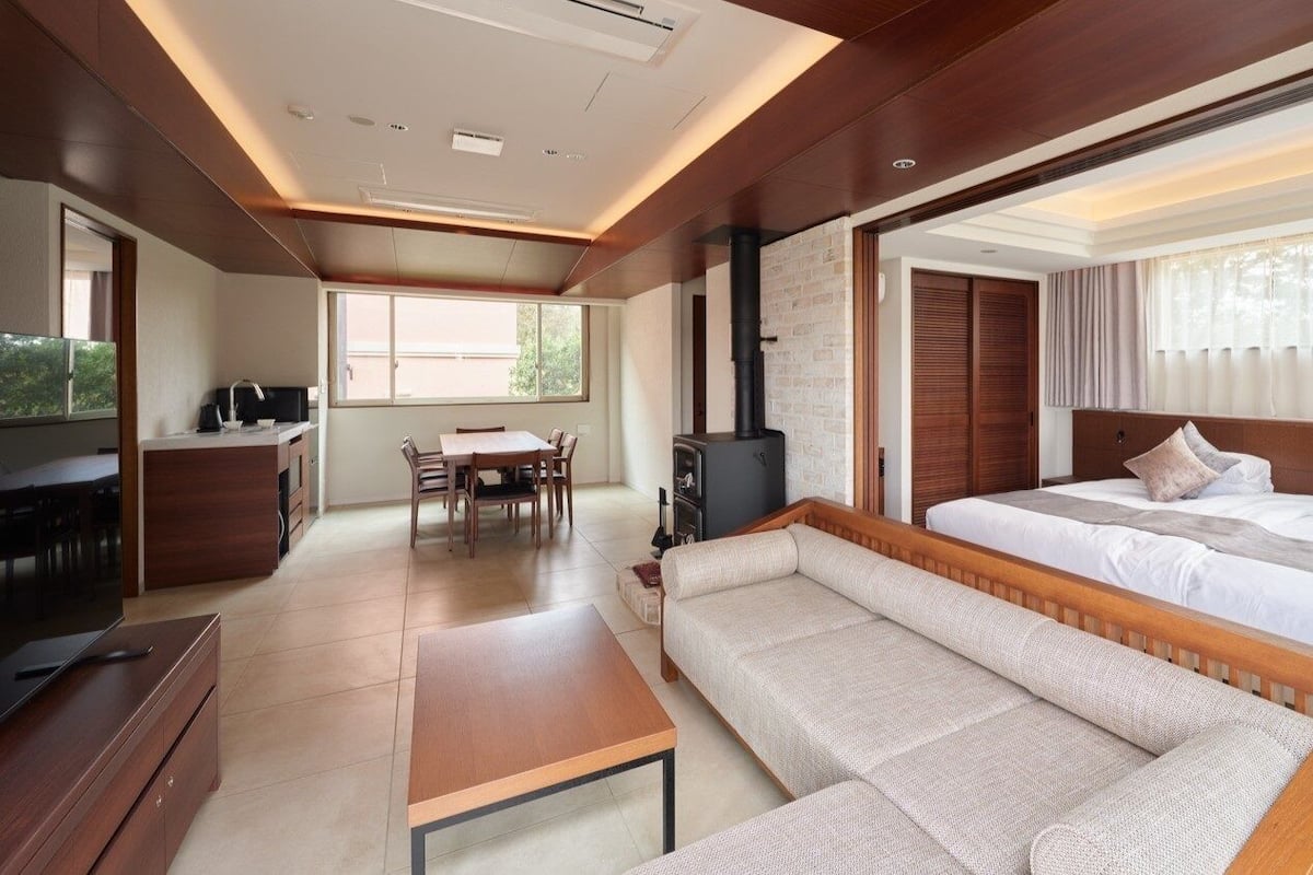 Luxury Suite, Non Smoking | 2 bilik tidur, bar mini, peti besi dalam bilik, Wi-fi percuma