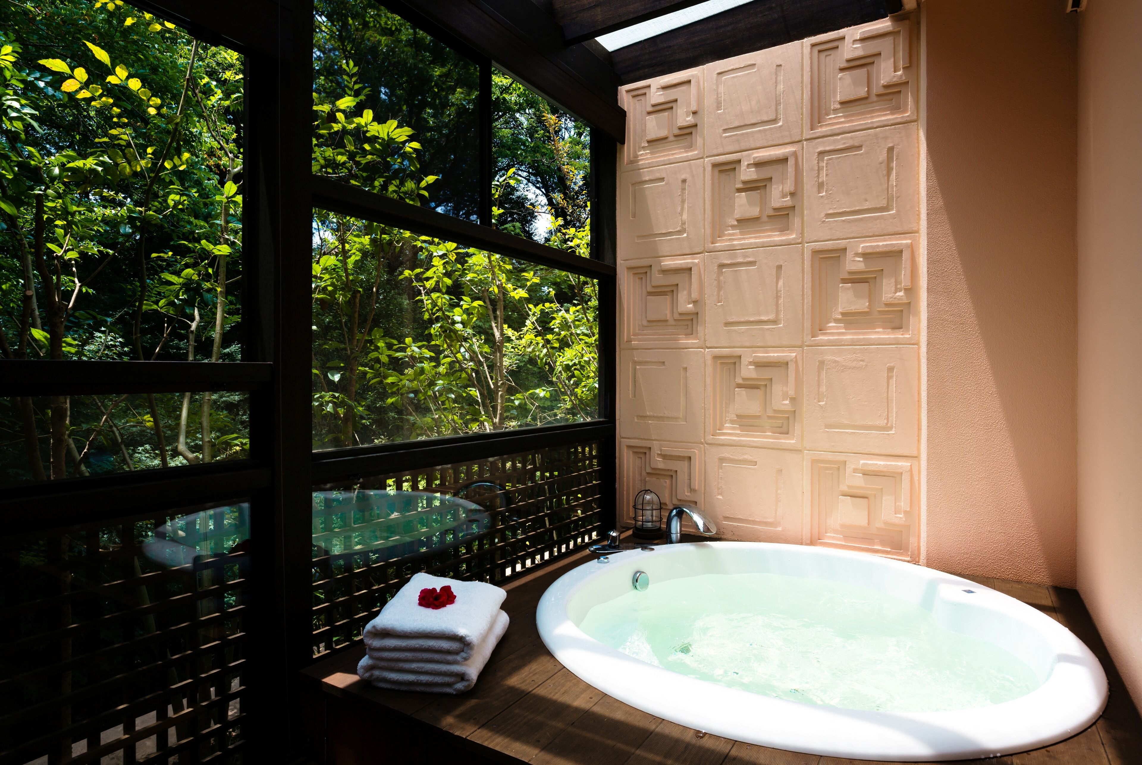 Deluxe-Suite, 2 Schlafzimmer, Nichtraucher (Fairway Side) | Whirlwanne