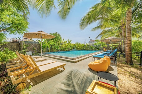 15 outdoor pools
