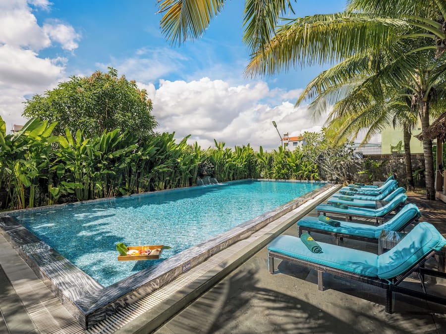 15 outdoor pools