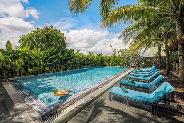 15 kolam renang outdoor