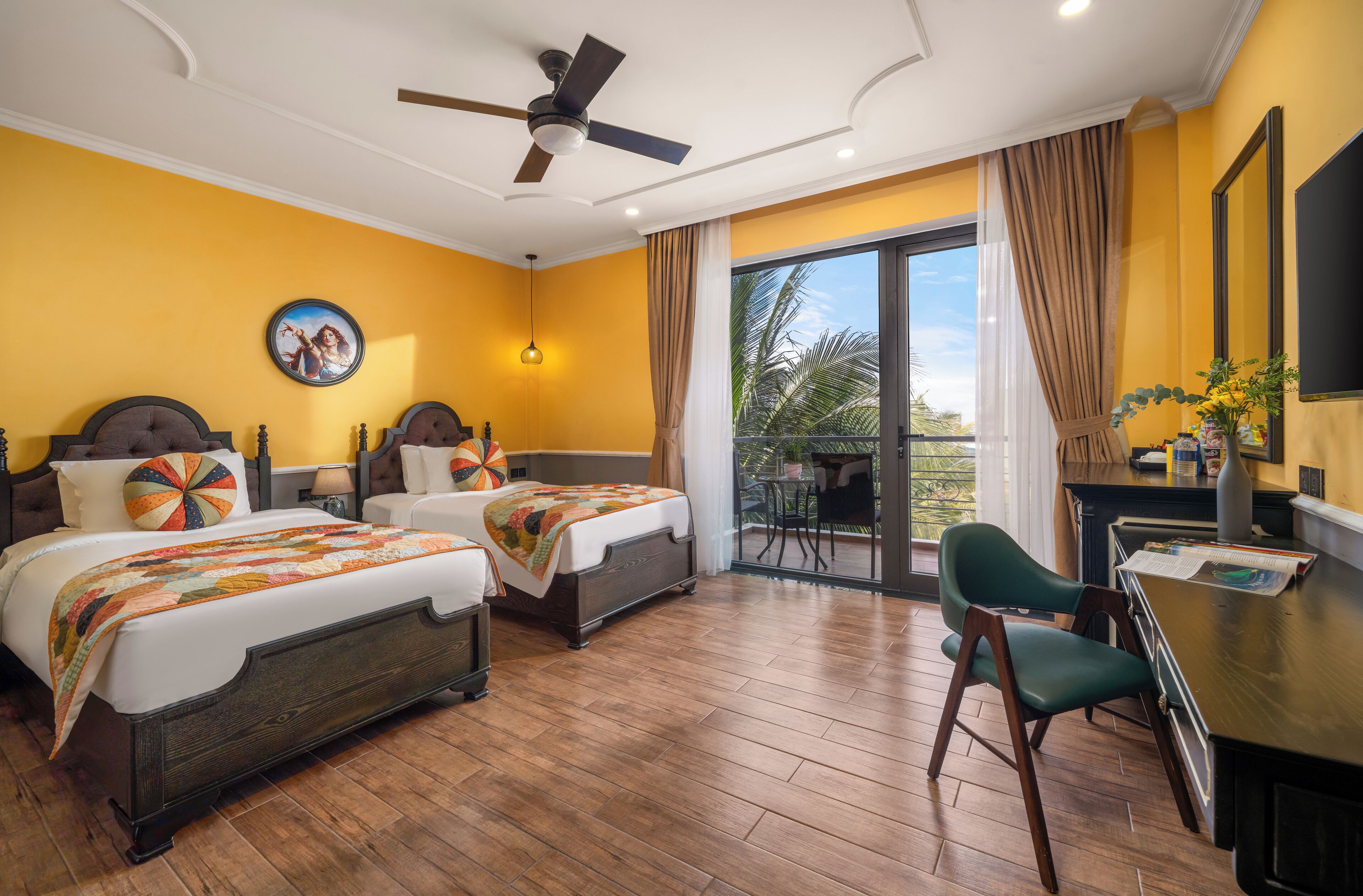 Tomannsrom – deluxe, balkong, byutsikt | Memory foam-senger, safe på rommet, blendingsgardiner og lydisolert