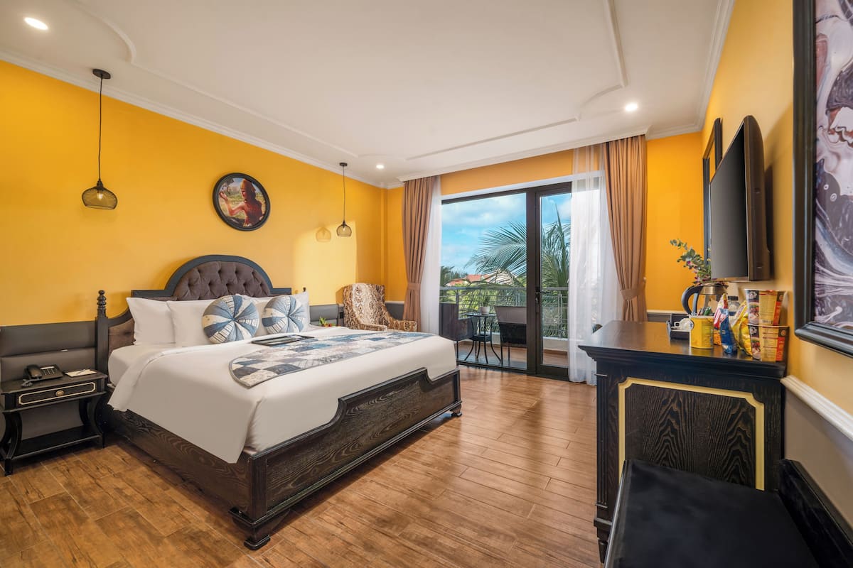 Kahden hengen deluxe-huone, parveke, rannan lähellä | Memory foam -patjalliset sängyt, tallelokero huoneessa, pimennysverhot