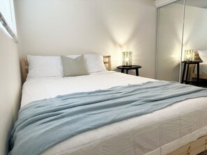 3 bedrooms, in-room safe, desk, iron/ironing board - 7 Blocks to the Beach with Firepit, Grill, & Stocked Kitchen (San Diego)