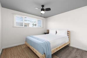 3 bedrooms, in-room safe, desk, iron/ironing board - 7 Blocks to the Beach with Firepit, Grill, & Stocked Kitchen (San Diego)