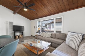 Smart TV - 7 Blocks to the Beach with Firepit, Grill, & Stocked Kitchen (San Diego)