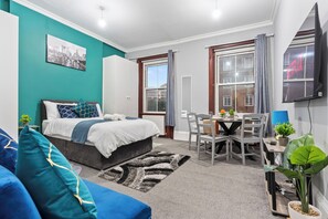 3 bedrooms, iron/ironing board, WiFi, bed sheets - Luxury London Apartment with 3 Bedrooms (London)