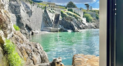 Seafront Cottage - Beach Access - Pet Friendly
