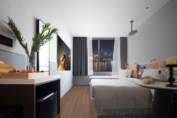 Superior-Zweibettzimmer, Stadtblick | Daunenbettdecken, laptopgeeigneter Arbeitsplatz, Verdunkelungsvorhänge