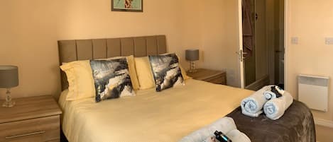 2 bedrooms, iron/ironing board, WiFi, bed sheets