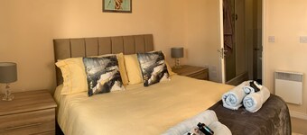 Sleeps 4/6 pet friendly parking nr nec/Warwick uni