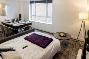 5 chambres, fer et planche à repasser, Wi-Fi, draps fournis