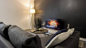 TV, fireplace, stereo