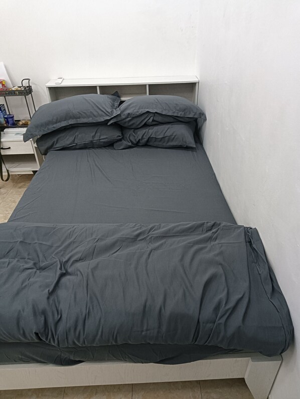 2 bedrooms, iron/ironing board, WiFi