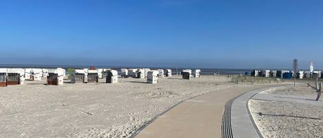 Una spiaggia nelle vicinanze