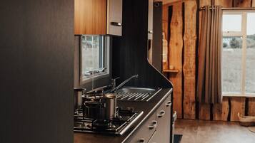 Frigorifero, macchina per tè/caffè, bollitore elettrico