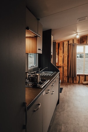 Réfrigérateur, cafetière/bouilloire, bouilloire électrique