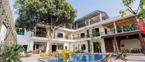 Fachada de la propiedad