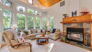 Smart TV, fireplace, books, offices