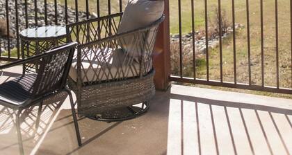 Peaceful Private Home, 7 mins from town. With all the essentials for relaxation