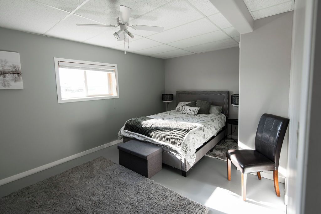 6 bedrooms, iron/ironing board, WiFi, bed sheets