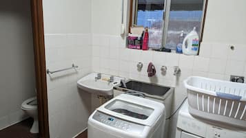 Toallas, jabón, papel de baño