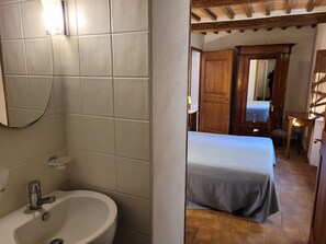 7 habitaciones, tabla de planchar con plancha y wifi 
